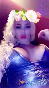 nikkidelano #9735305