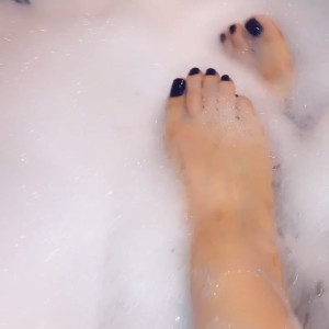 Video by jasminelilyrose_stocking published on April 16,2023 13:23:00 - BestThots
