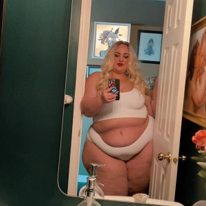 Video by plump_princess published on April 17,2023 07:50:00 - BestThots
