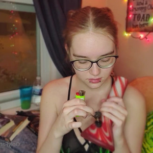 Video by izzy_hellbourne published on March 30,2023 12:58:00 - BestThots