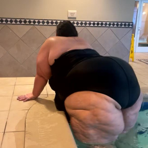 Video by bbwcreamcatcher published on May 3,2023 19:51:00 - BestThots