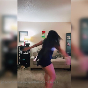 Video by thenewqueenofcomedy published on March 19,2023 19:30:00 - BestThots