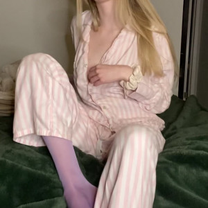 Video by pantyhose_princess99 published on August 22,2023 12:41:00 - BestThots
