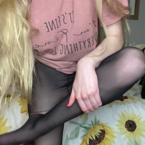 Video by pantyhose_princess99 published on June 29,2023 10:46:00 - BestThots