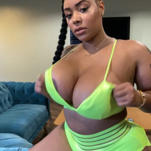 Video by creolebarbieeee published on April 12,2023 20:11:00 - BestThots
