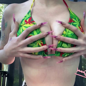 Video by roxxidiamond published on April 21,2023 05:44:00 - BestThots
