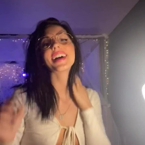 Video by onlykarli published on April 14,2023 00:31:00 - BestThots