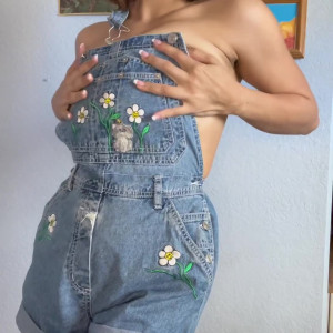 Video by haileyrose_fcks published on April 13,2023 16:08:00 - BestThots