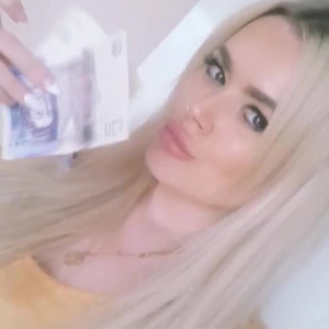 Video by mistresslaura11 published on July 11,2023 14:22:00 - BestThots