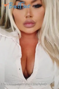Video by mistresslaura11 published on January 19,2025 05:00:47 - BestThots