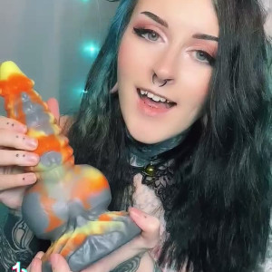 Video by em0ti0naljpg published on May 20,2023 10:52:00 - BestThots