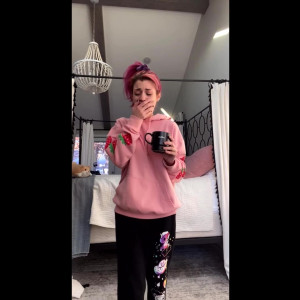 Video by luxneon published on August 10,2023 01:57:00 - BestThots