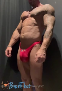 tom0fbrussels #9757168