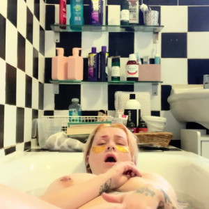 Video by bunnyxbelle published on June 18,2023 20:38:00 - BestThots