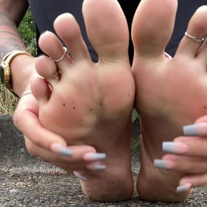 Video by mariefrenchfeetgirl published on May 9,2023 06:55:00 - BestThots