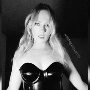 Video by thelatexgoddess published on March 31,2023 17:08:00 - BestThots
