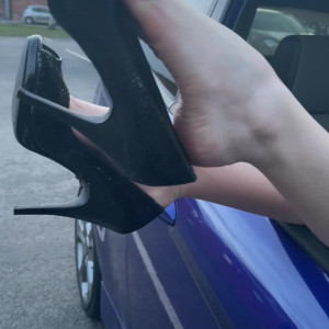 Video by babebarefootfree published on May 6,2023 00:00:00 - BestThots
