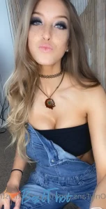 Video by theperfectmistress published on January 22,2025 07:00:40 - BestThots