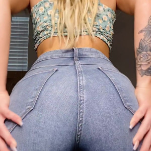 Video by itskhloeexoxo published on April 5,2023 04:33:00 - BestThots