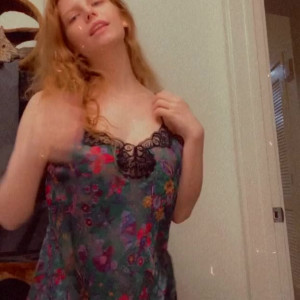 Video by sexyredinbed published on July 5,2023 08:33:00 - BestThots