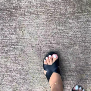 kim_kisses_foot_goddess #5291374