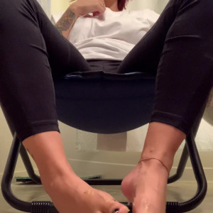 kim_kisses_foot_goddess #5624773