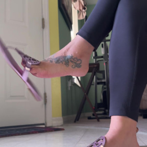 Video by deedeericanfeet published on April 11,2023 00:56:00 - BestThots