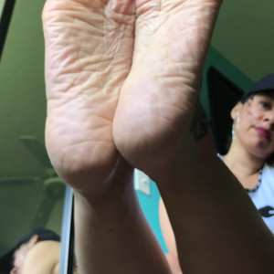 Video by deedeericanfeet published on April 20,2023 01:21:00 - BestThots