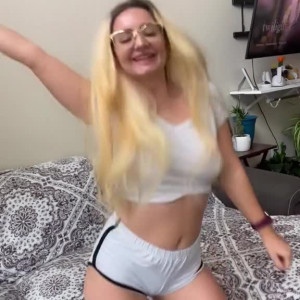 Video by lunalynn69 published on March 22,2023 00:33:00 - BestThots