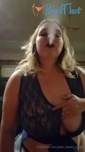 jade_needs_a_light #9805622