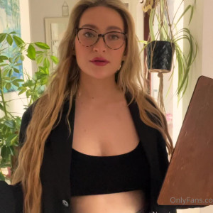 Video by blissfulwhisperasmr published on December 10,2023 13:00:58 - BestThots