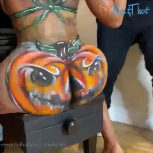 hallehayes #9702018