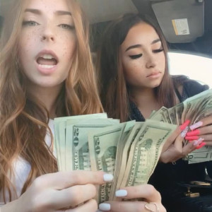 Video by goddess_lynn published on May 5,2023 01:05:00 - BestThots