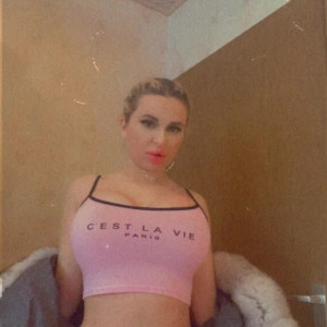 Video by bimbo_bunny_2000 published on June 4,2023 09:18:00 - BestThots