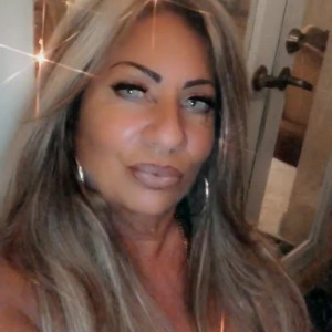Video by hottotrottots published on June 4,2023 20:39:00 - BestThots