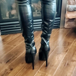 Video by hotwifevenessa published on April 6,2023 10:02:00 - BestThots