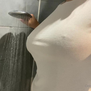 Video by bunnyrosex published on January 3,2024 20:21:20 - BestThots