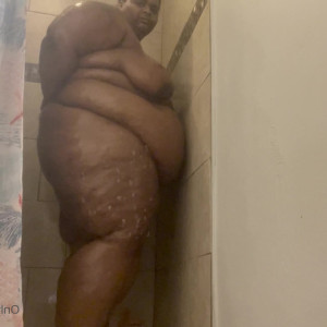 Video by gluttongirlz published on April 4,2023 06:56:00 - BestThots