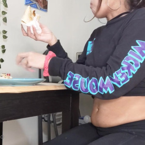 Video by ellaeating published on March 31,2023 12:40:00 - BestThots