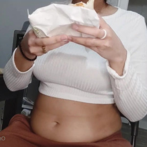 Video by ellaeating published on May 4,2023 03:40:00 - BestThots