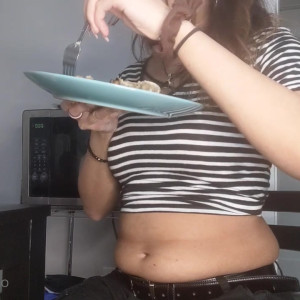 Video by ellaeating published on March 29,2023 13:55:00 - BestThots