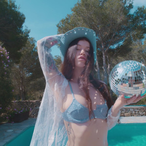 Video by xmishacrossx published on May 5,2023 03:46:00 - BestThots
