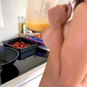 Video by cutepowerlegs published on May 5,2023 00:52:00 - BestThots