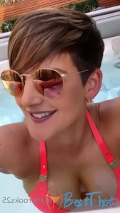 Video by hannahbrooks25 published on January 22,2025 04:03:00 - BestThots