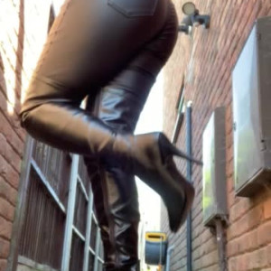 Video by mistressleiaa published on April 29,2023 00:34:00 - BestThots
