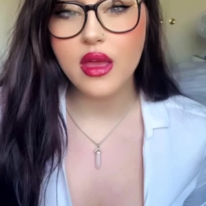 Video by mistressleiaa published on May 6,2023 19:32:00 - BestThots