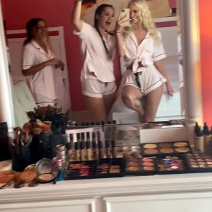 Video by badlittlebarbie18 published on June 26,2023 14:35:00 - BestThots