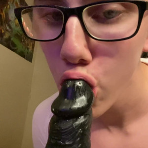 Video by girl_gaymer888 published on April 18,2023 09:17:00 - BestThots