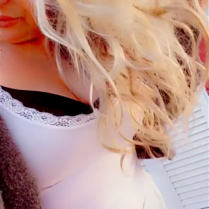 Video by baddiemi published on August 18,2023 03:45:54 - BestThots