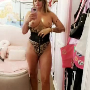 Video by jamieleepinkymummy published on April 10,2023 04:45:00 - BestThots